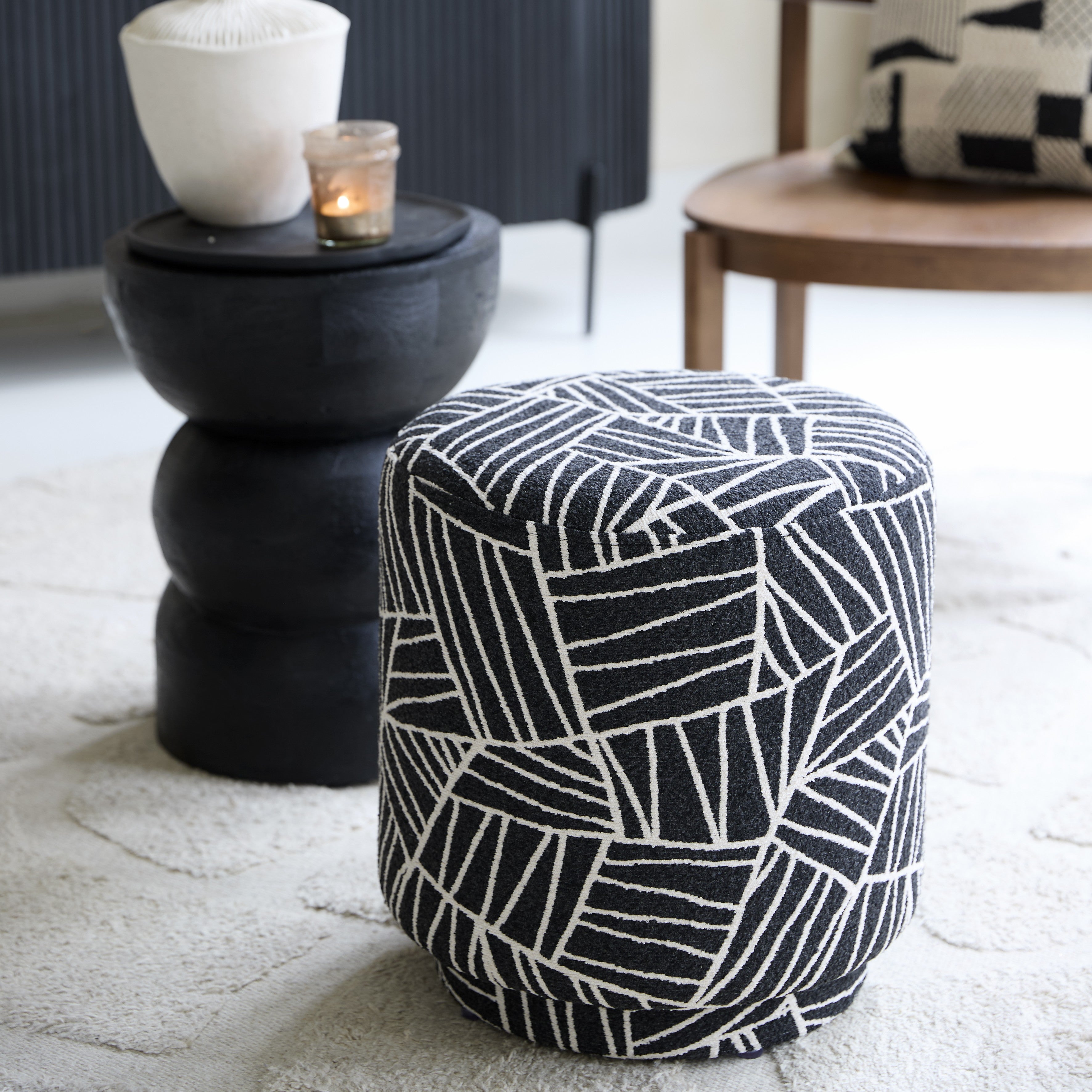 DAVONTE Pouf Black + White