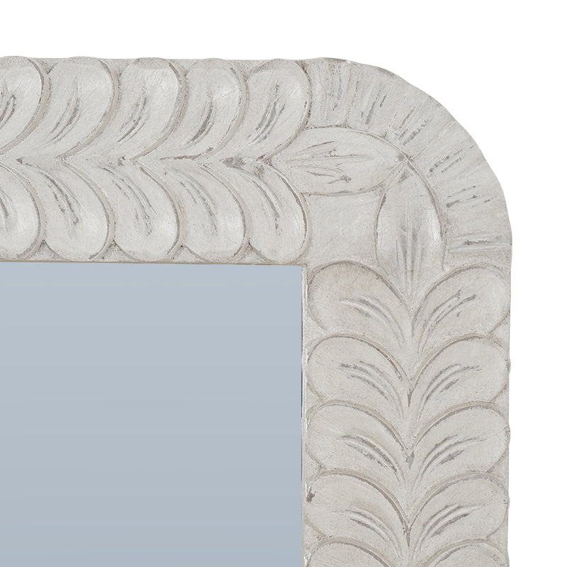 Delia Mirror