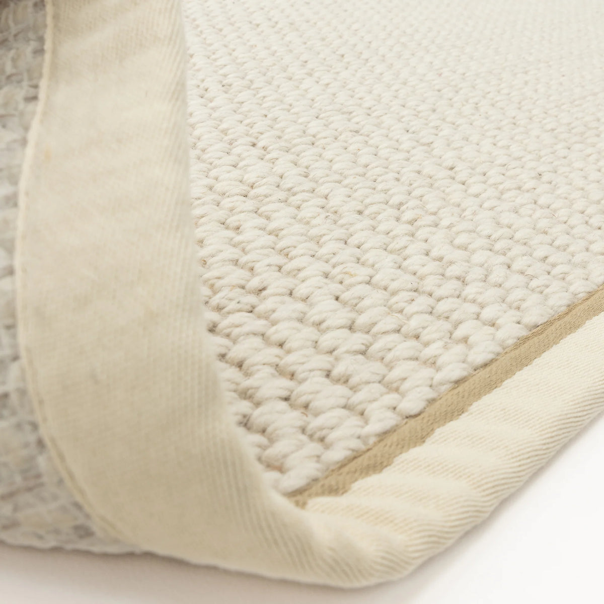 Korra Double Loop Rug - 2 Trims