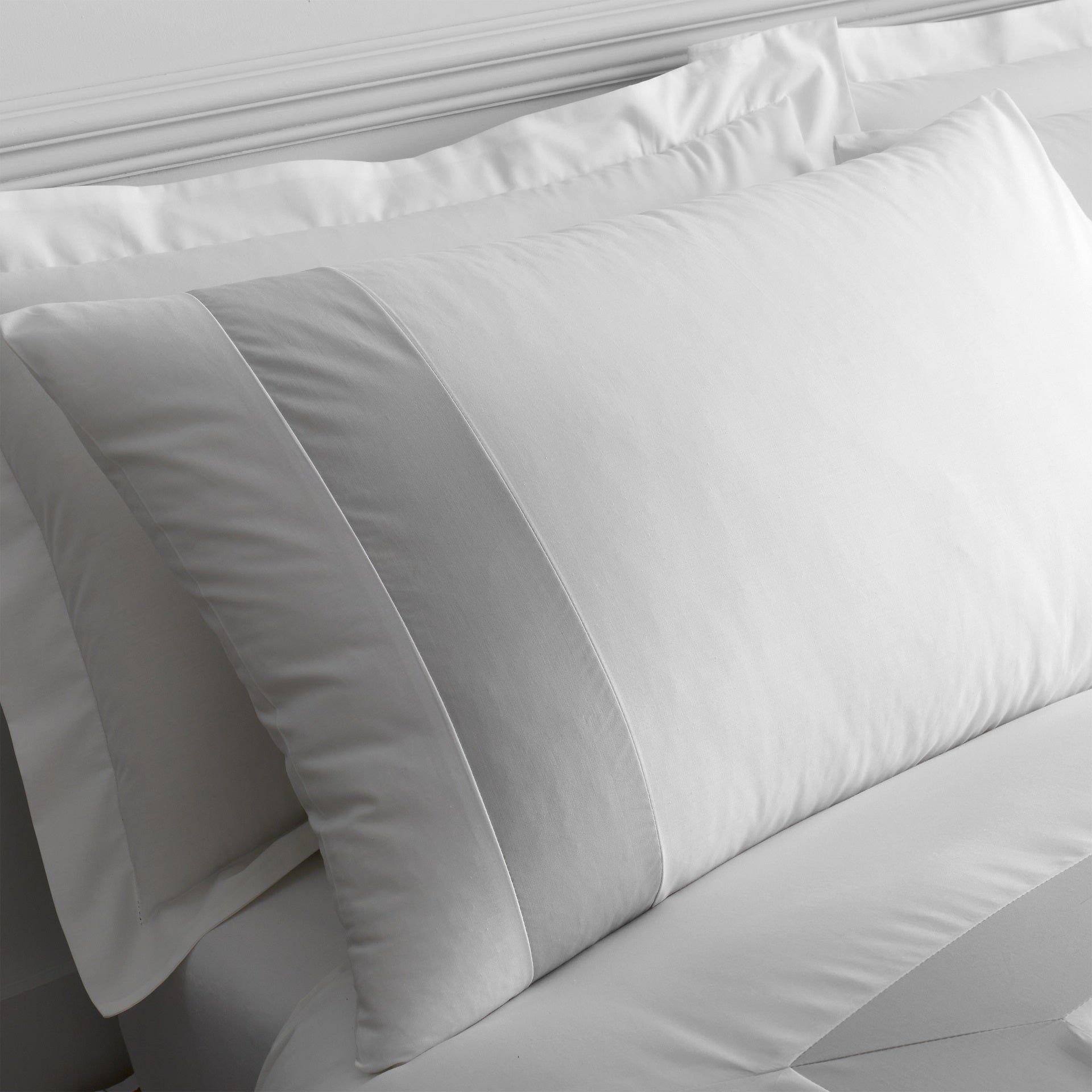 Tailored White/Silver Quilt Set