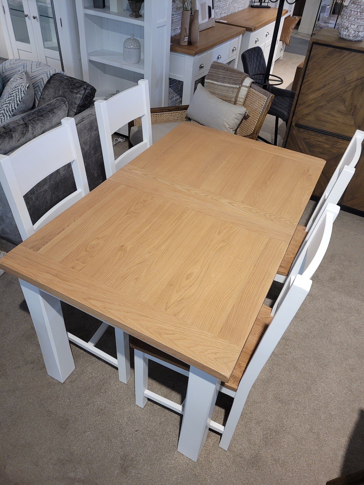 Cambridge Medium Extending Dining Table