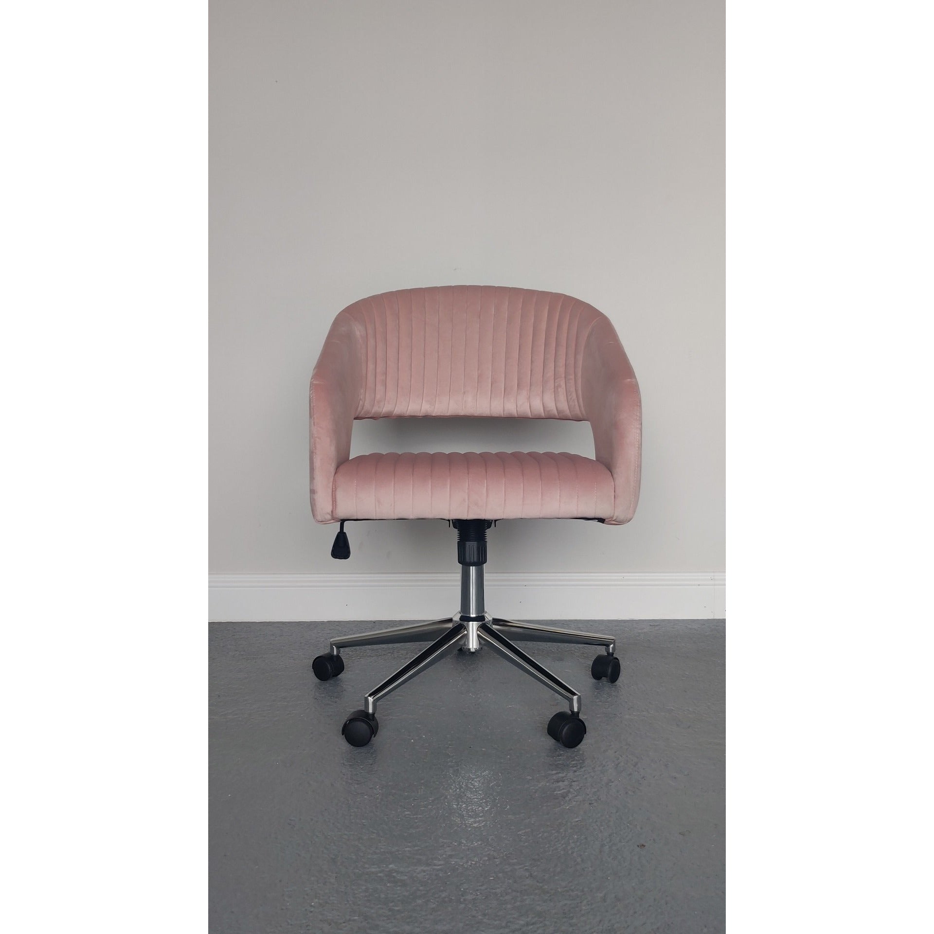 Murray Swivel Chair Blush