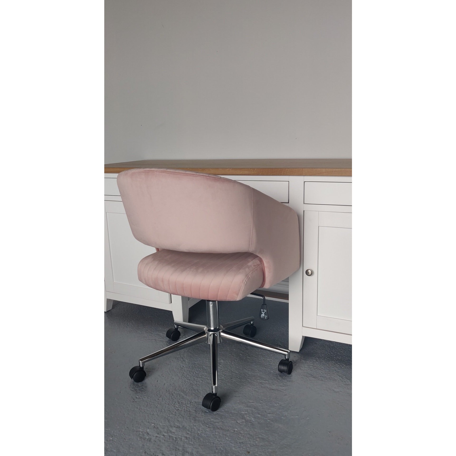 Murray Swivel Chair Blush