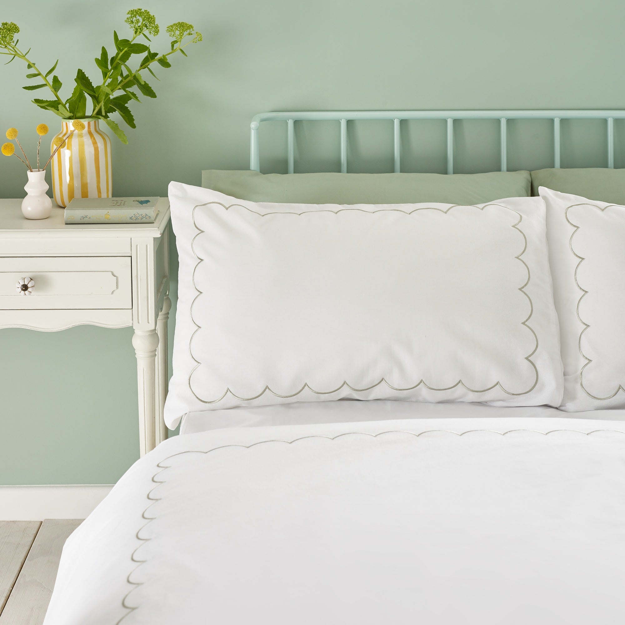 Scallop Border White/Green Duvet Set
