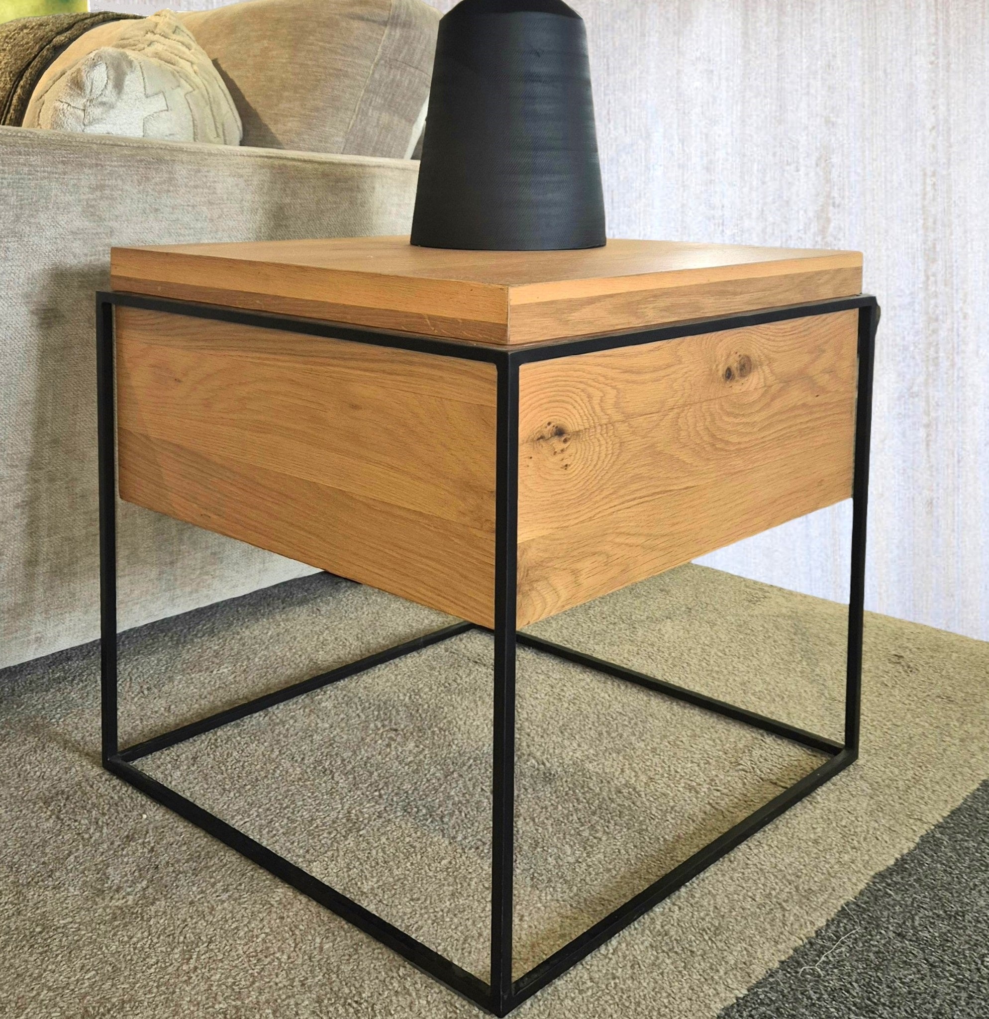 Cubus End Table