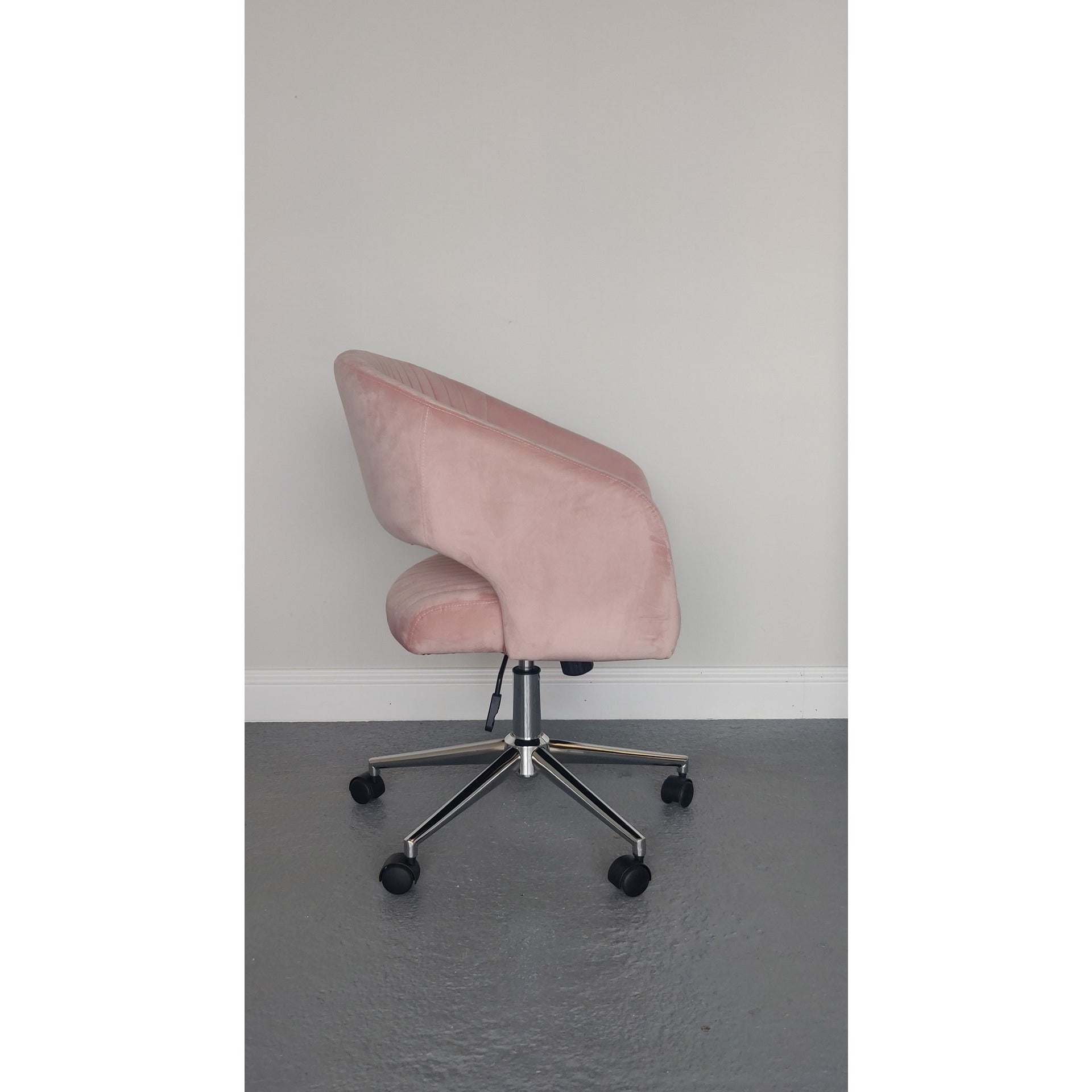 Murray Swivel Chair Blush